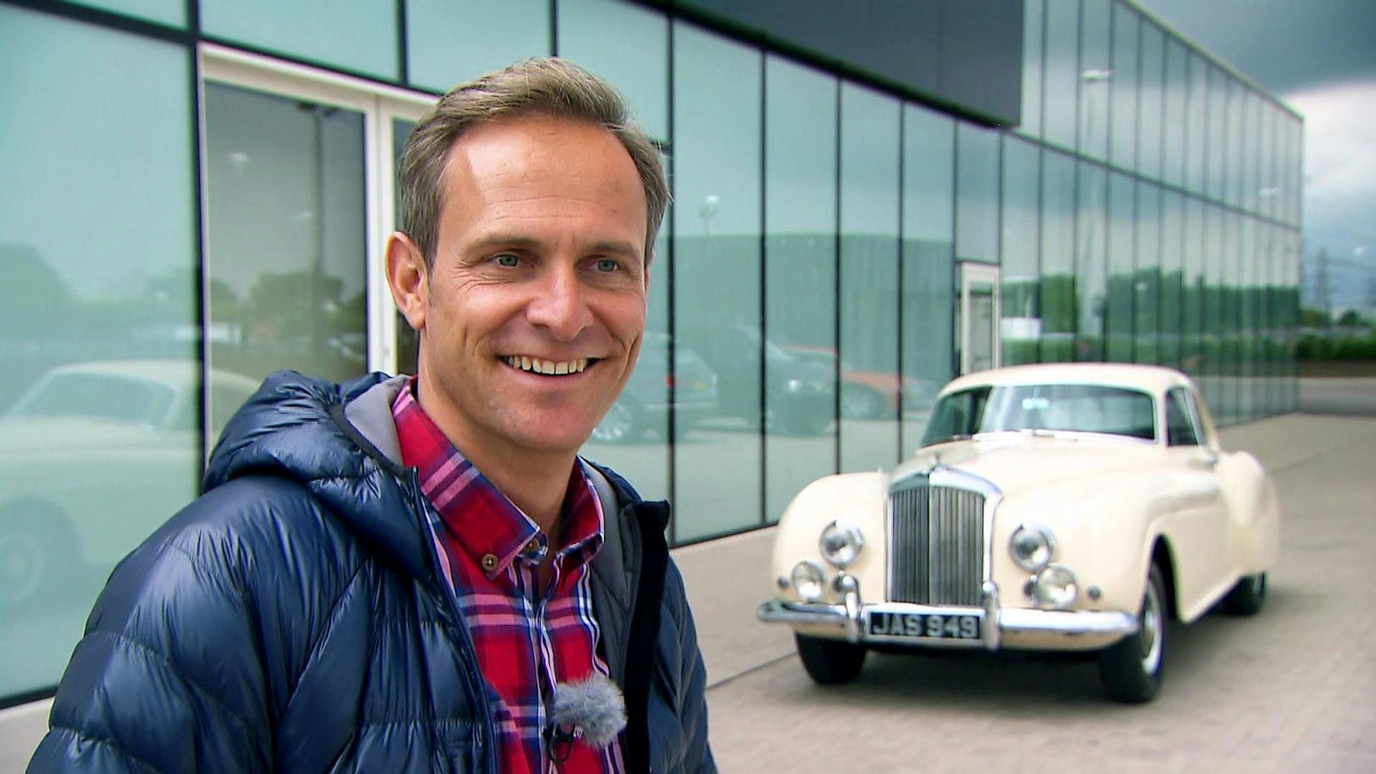 Auch Oldtimer haben es Auto-Experte Matthias Malmedie angetan. (Bild: RTLZWEI)