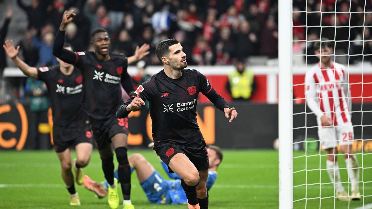 Martin Terrier jubelt über ein Tor für Bayer Leverkusen.