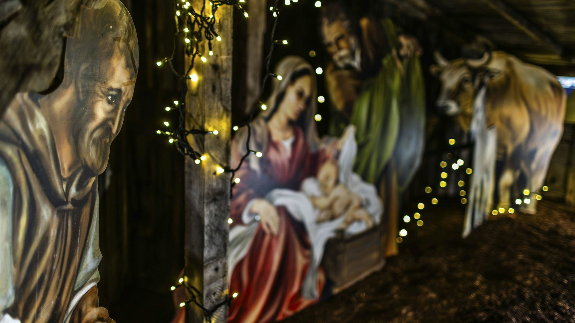 Beleuchtete Krippendarstellung auf dem Christkindlmarkt am Hauptplatz Leoben