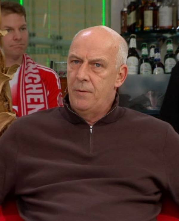 Mario Basler sitzt in der Doppelpass-Runde.