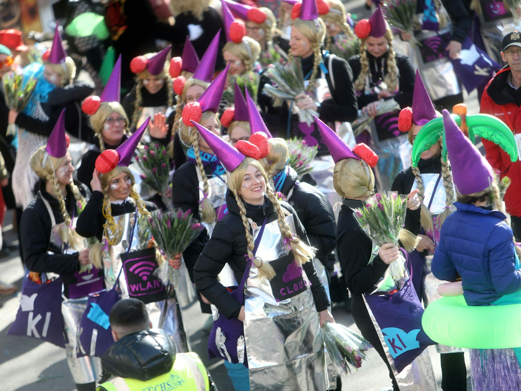 Blick auf die Schull- un Veedelszöch 2025 – und De löstige Reechterinne.