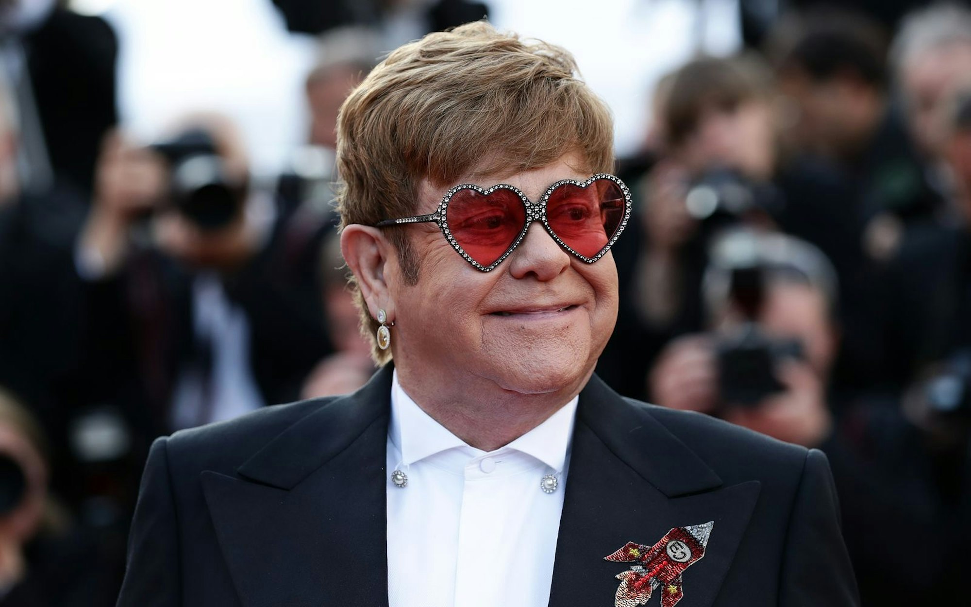 Auch er hat sich seinen kuriosen Zweitnamen selbst gewählt: Sir Elton Hercules John. (Bild: Vittorio Zunino Celotto/Getty Images for Paramount Pictures)
