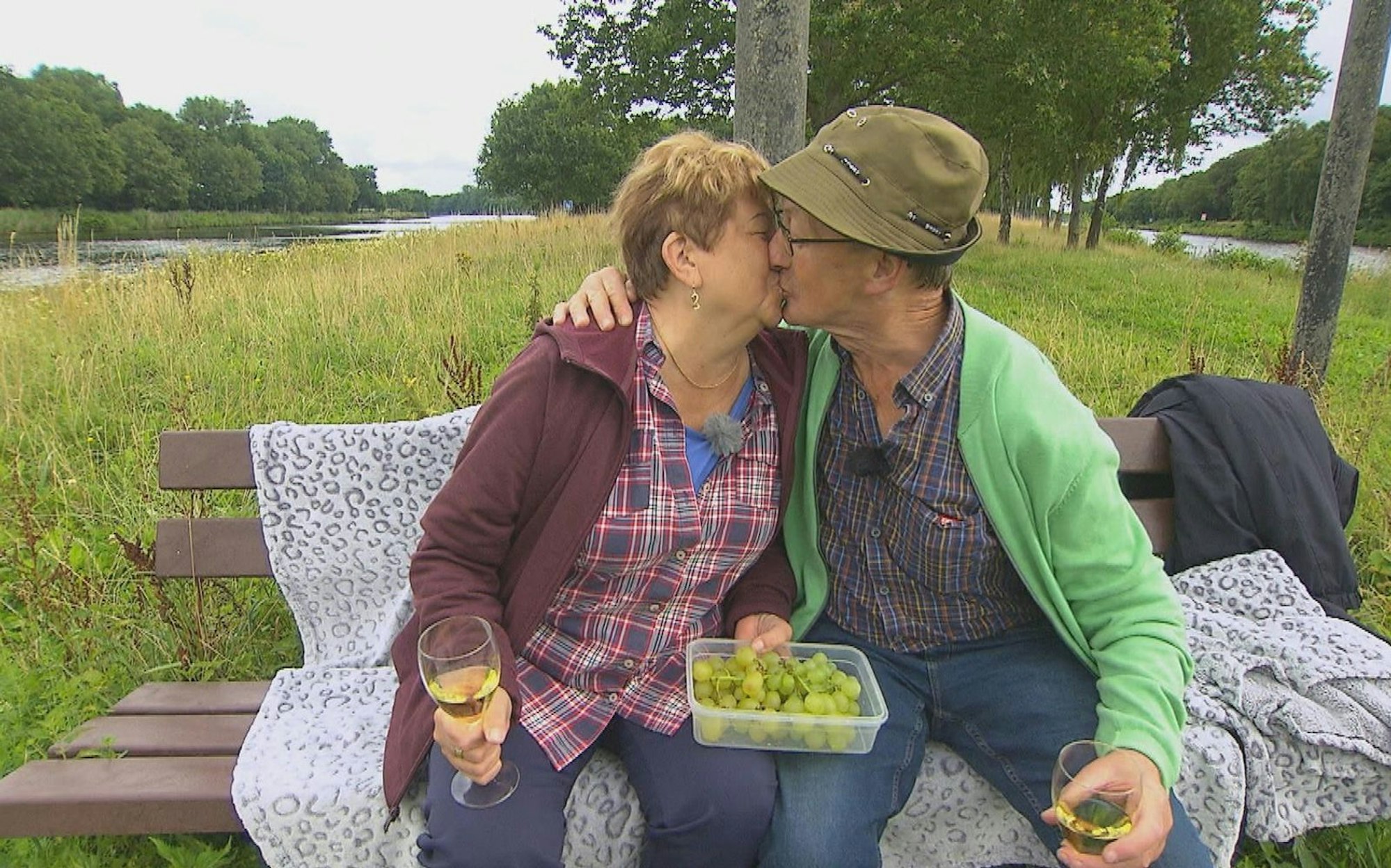 Happy End für Hühnerwirt Walter und seine Hofdame Katharina. (Bild: RTL)