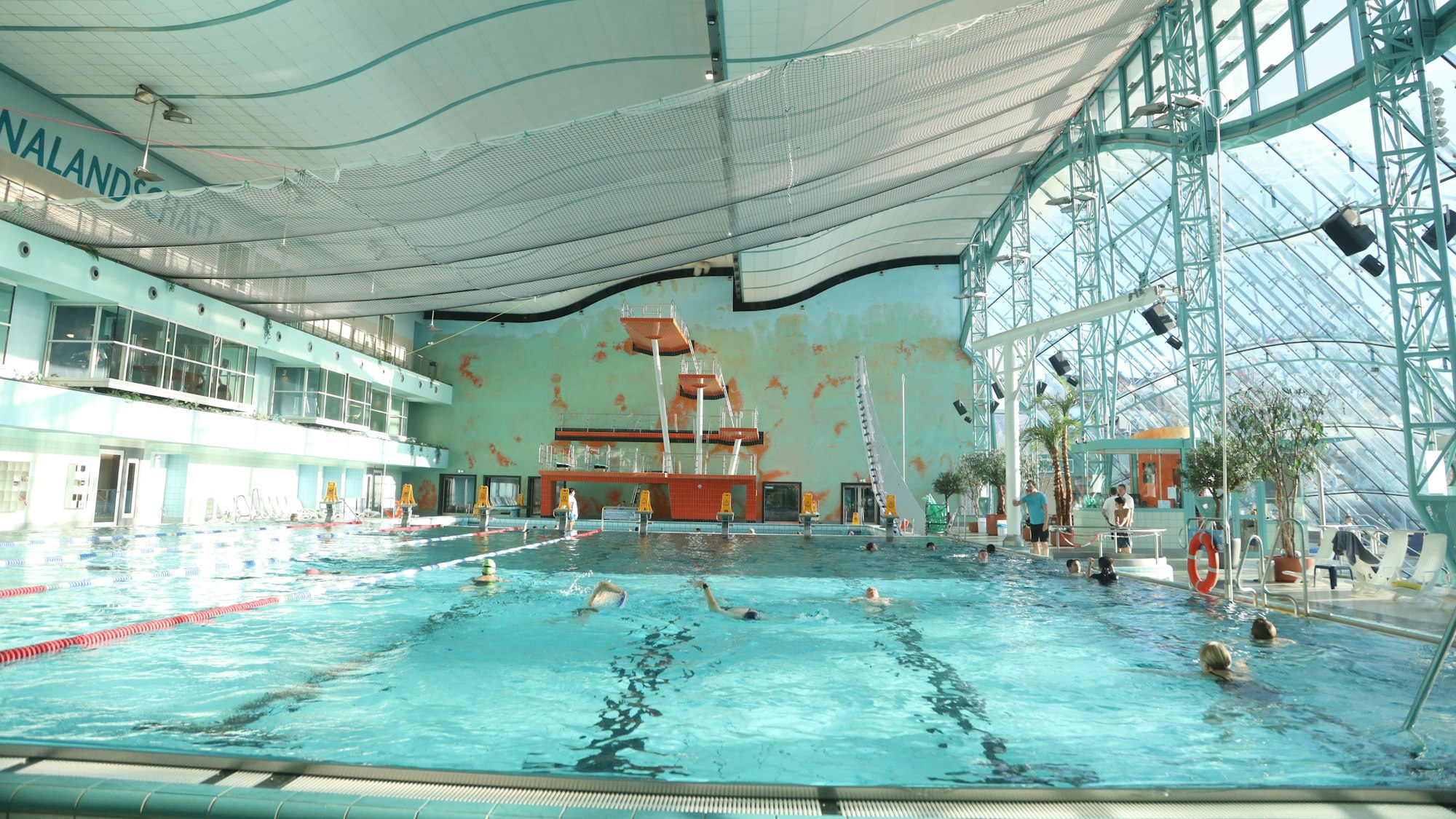 Das Agrippabad wird saniert. Das Gebäude steht sowohl von innen als auch von außen teilweise unter Denkmalschutz.