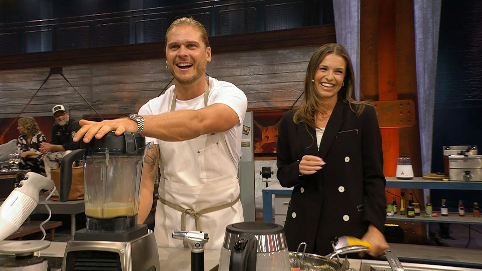 „Die machen einen ganz wuschig“: Laura Wontorra fand bei „Europa grillt den Henssler“ großen Gefallen an Isländer Rúrik Gíslason (Bild) und seinem Landsmann Sævar Lárusson. (Bild: RTL)