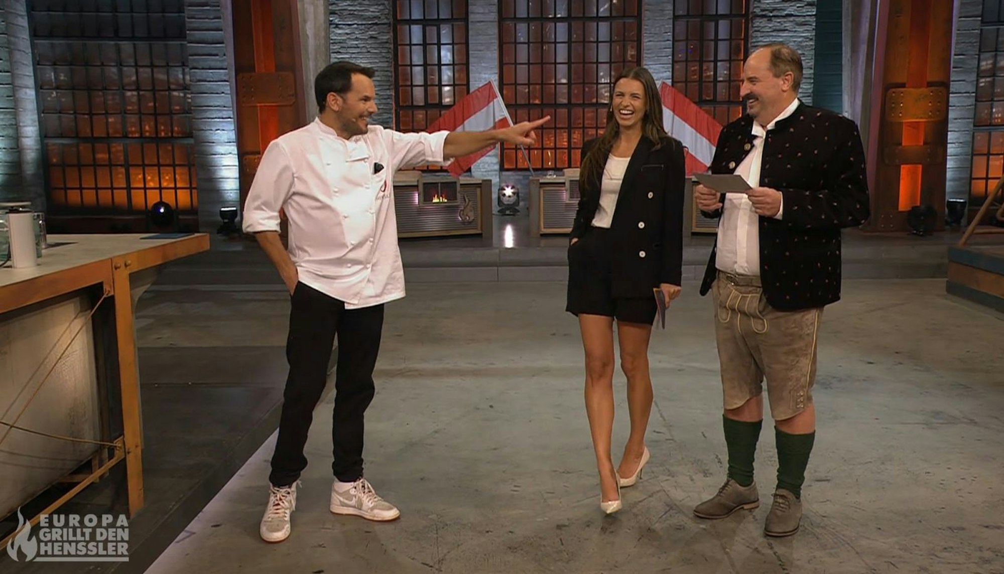 „Dessert-Gott“ Johann Lafer stellte in seinem ersten Kochduell gegen Henssler ein Dessert zur Aufgabe. (Bild: RTL)