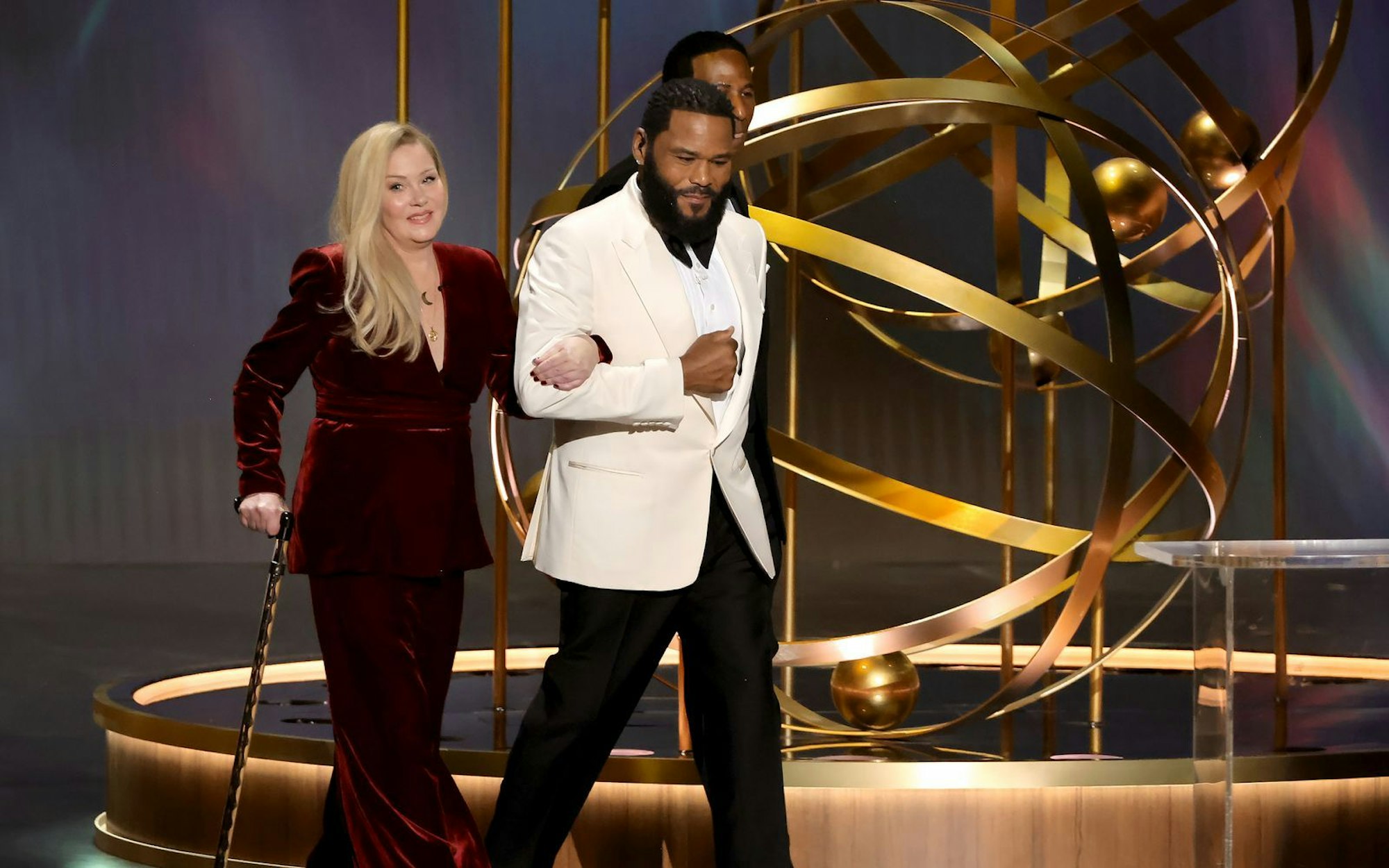 2021 machte Christina Applegate ihre Erkrankung an Multipler Sklerose (MS) öffentlich. Von ihrer Krankheit gezeichnet, möchte sie sich dennoch nicht verstecken. (Bild: Getty Images/Kevin Winter)