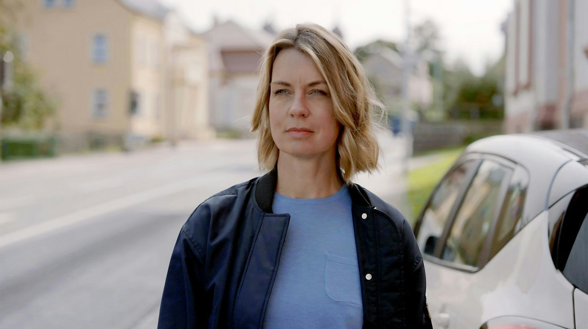 Jessy Wellmer zeichnet in ihrer neuen Doku ein Stimmungbild aus der Gesellschaft. (Bild: rbb/beckground TV)