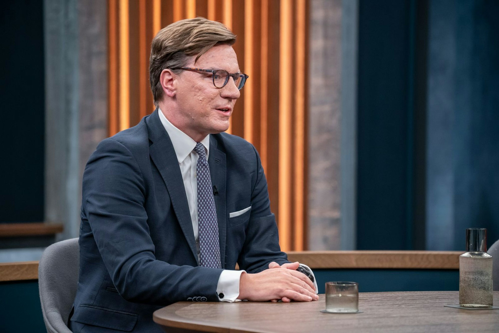 Politikwissenschaftler Nico Lange forderte bei „Caren Miosga“ eine starke Rolle Europas bei den Verhandlungen über den Frieden in der Ukraine. (Bild: NDR / Thomas Ernst)