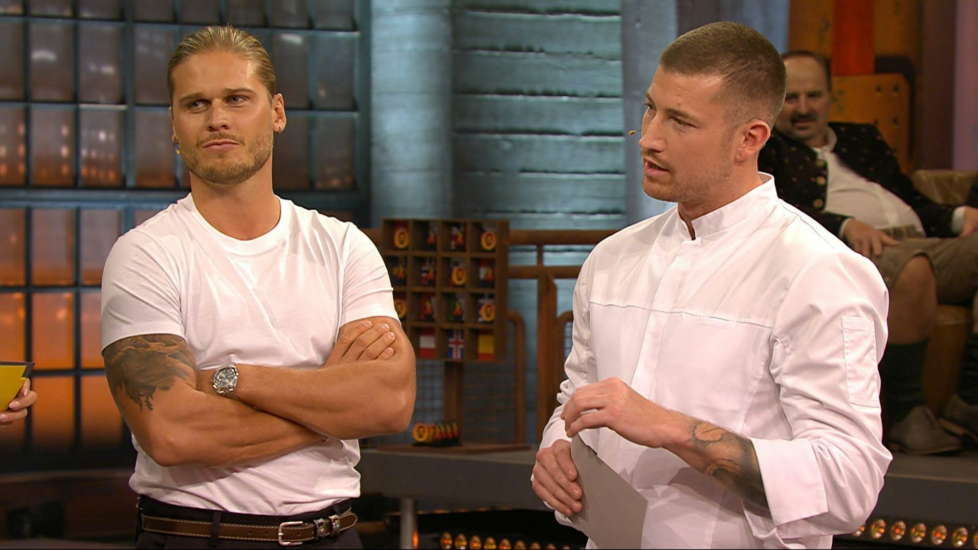 Ex-Fußballer Rúrik Gíslason und Spitzekoch Sævar Lárusson machen auch optisch was her. Das erkannte vor allem Laura Wontorra: „Ich find beide hot.“ (Bild: RTL)