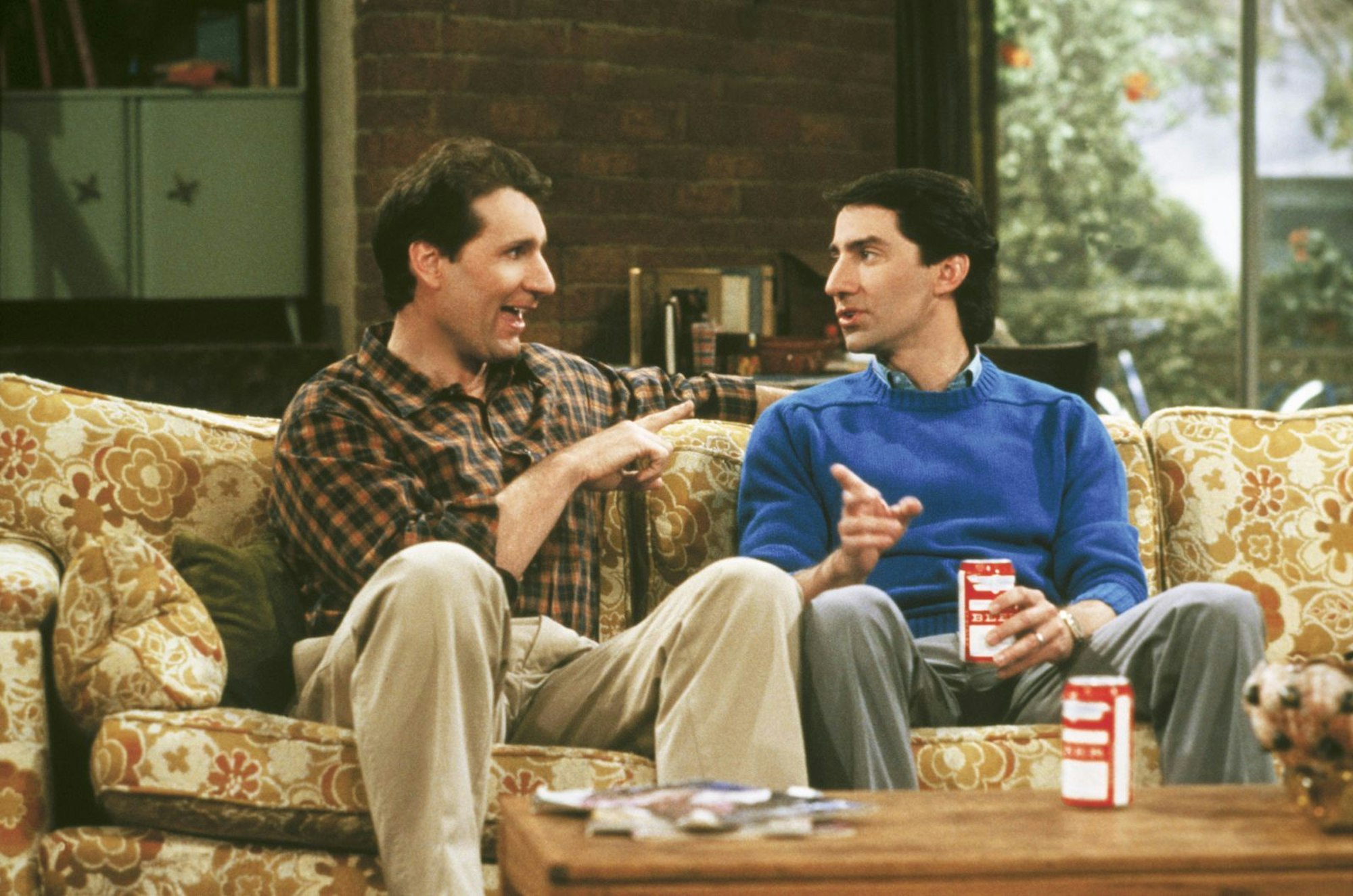 Steve Rhoades (David Garrison, rechts) war Marcys erster Ehemann. Auch er arbeitet als Bankangestellter, verliert aber seinen Job wegen eines geplatzten Kredits. (Bild: Sony Pictures Home Entertainment)