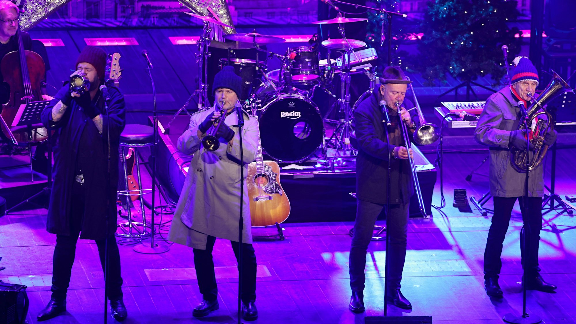 Die Paveier präsentieren ihre Nummer „Heilich Abend auf dem Dom“.