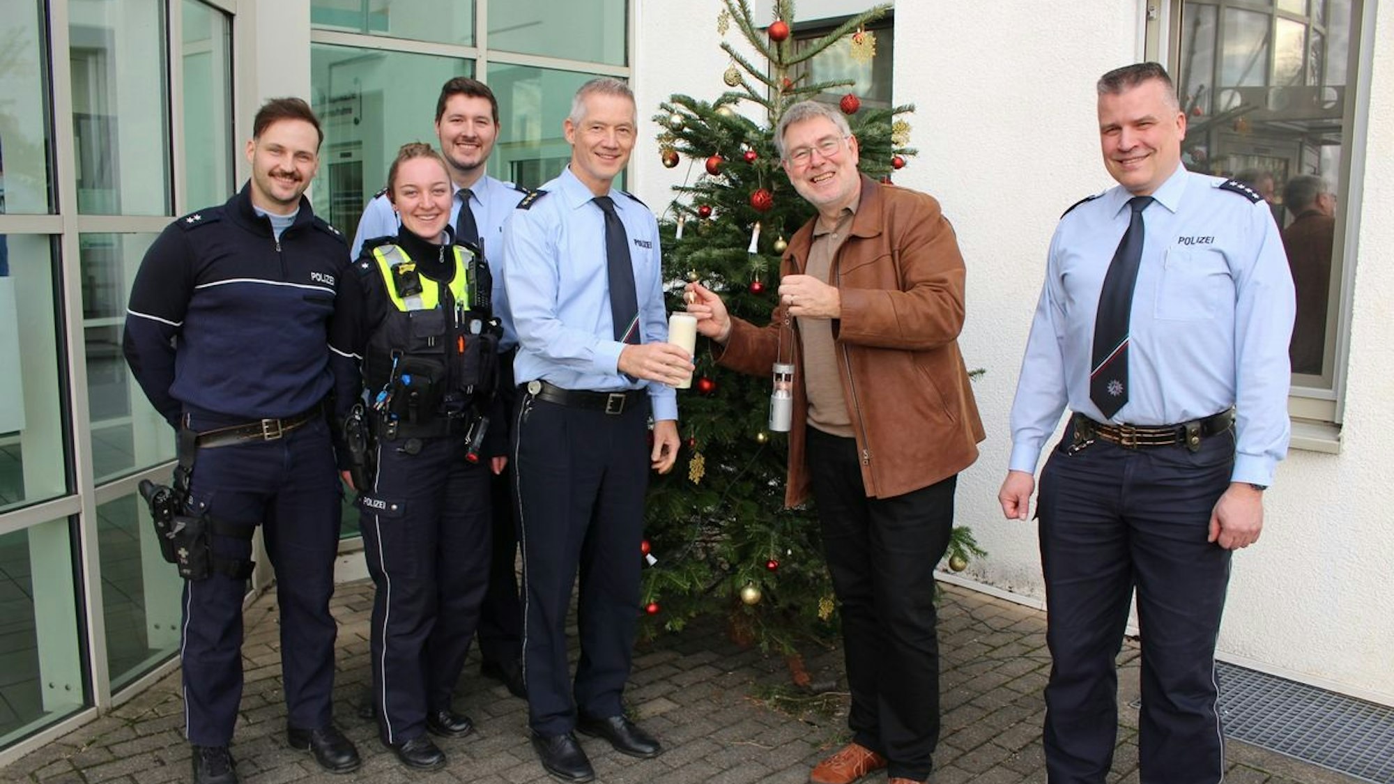 Das Friedenslicht von Bethlehem ist in Bergisch Gladbach angekommen.