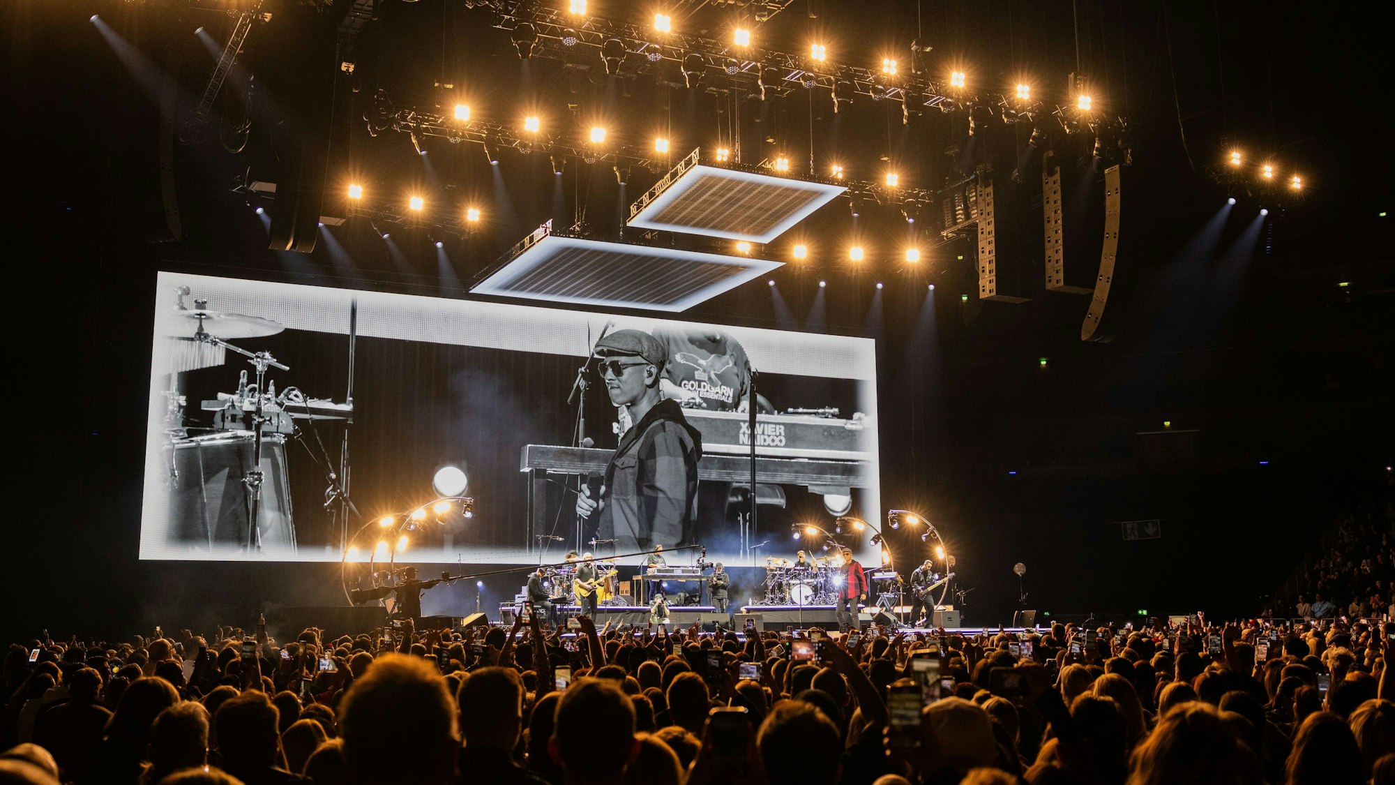Xavier Naidoo steht beim Auftakt seiner Tour auf der Bühne.