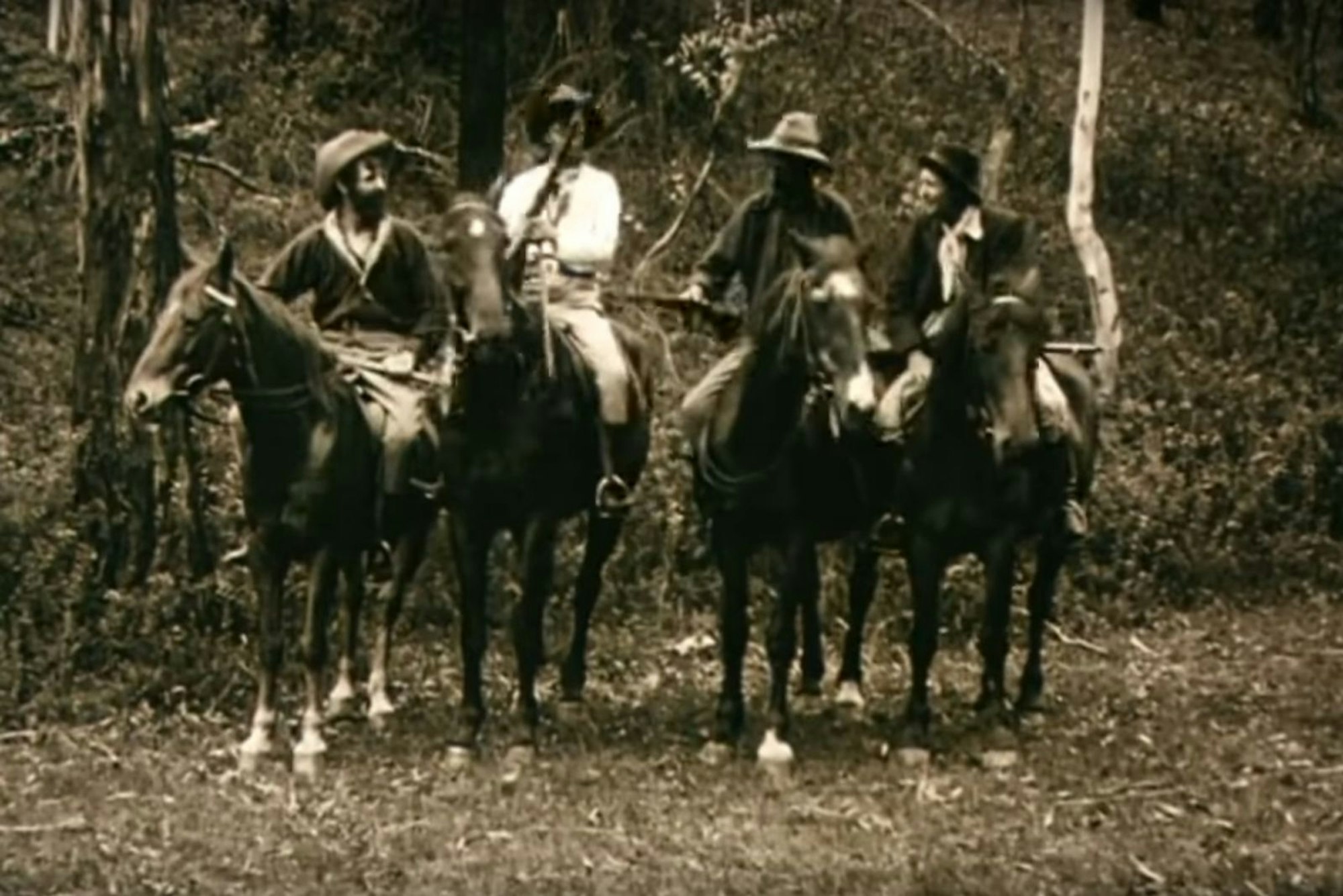 „The Story of the Kelly Gang“ (1906) war rund 70 Minuten lang und der erste Spielfilm. (Bild: Screenshot YouTube)