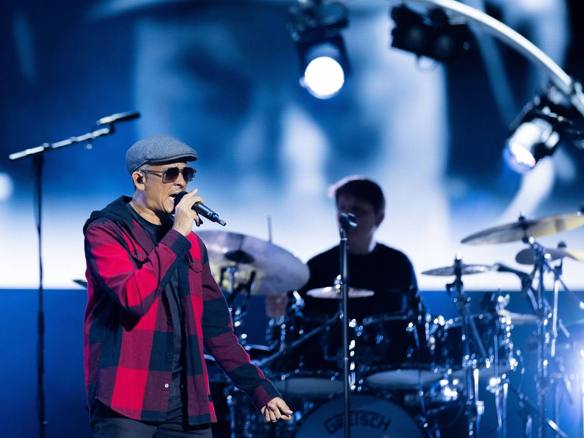 Sänger Xavier Naidoo steht beim Auftakt seiner Tour auf der Bühne.
