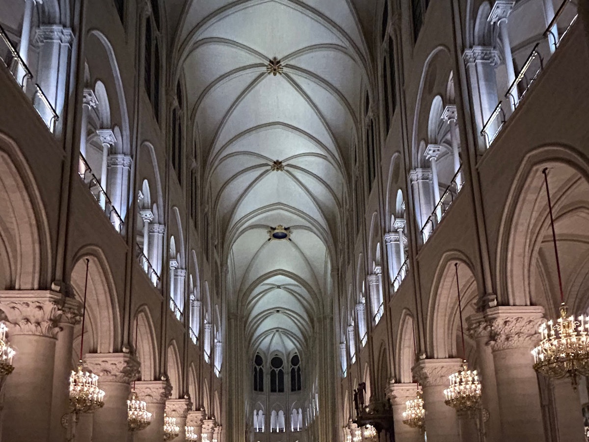 Blick in die Kirche Notre-Dame nach der Wiedereröffnung.