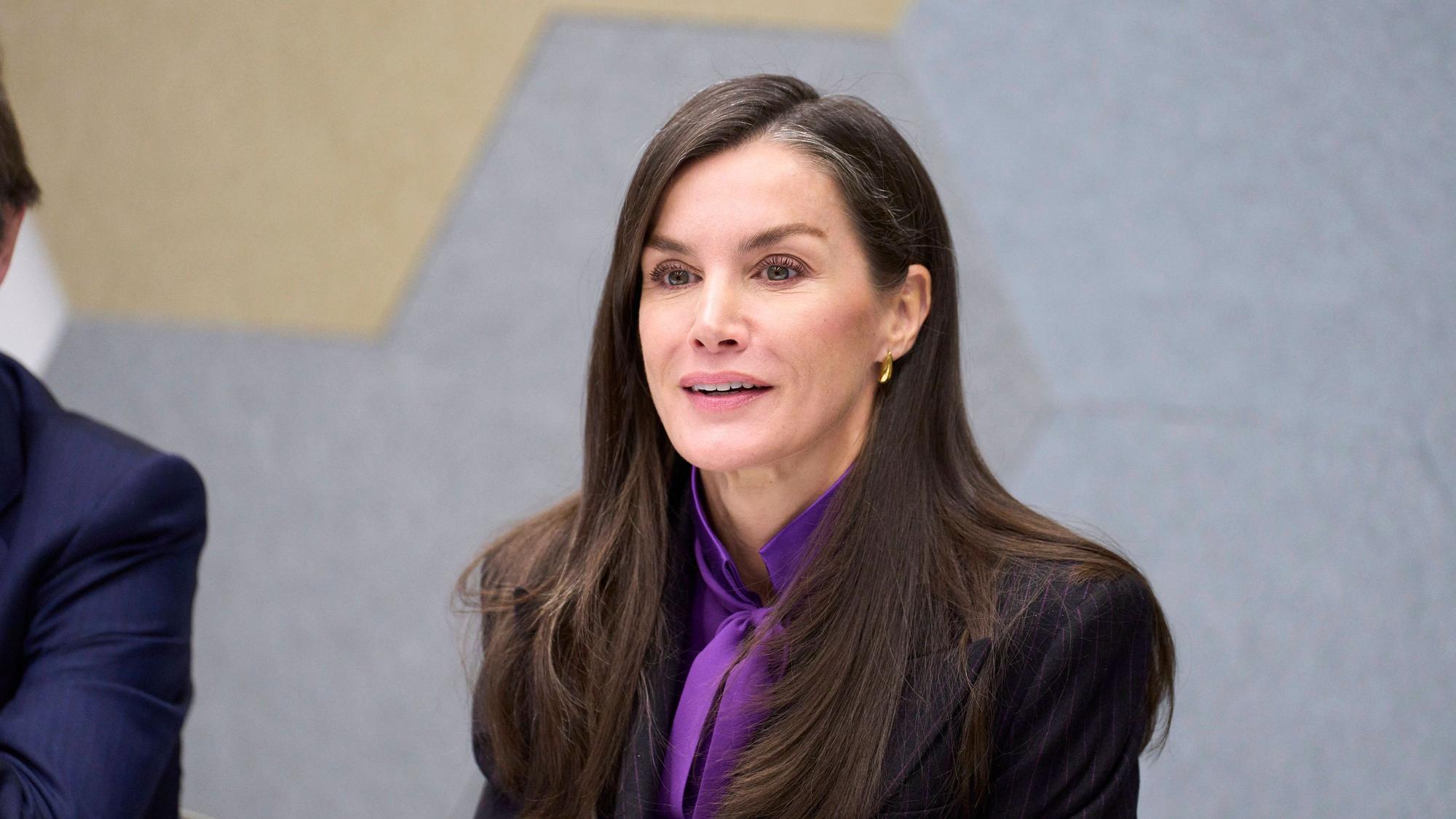 Königin Letizia lächelt.