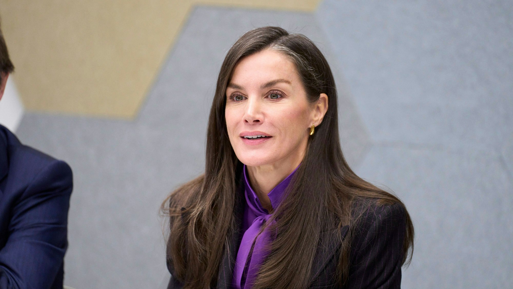 Königin Letizia lächelt.