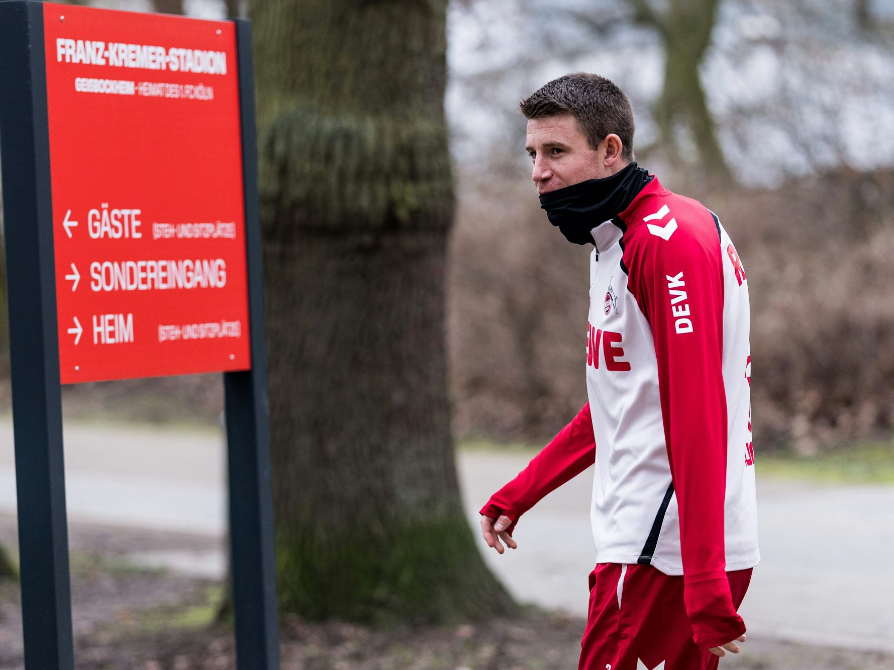 Dominique Heintz auf dem Weg zum FC-Training.