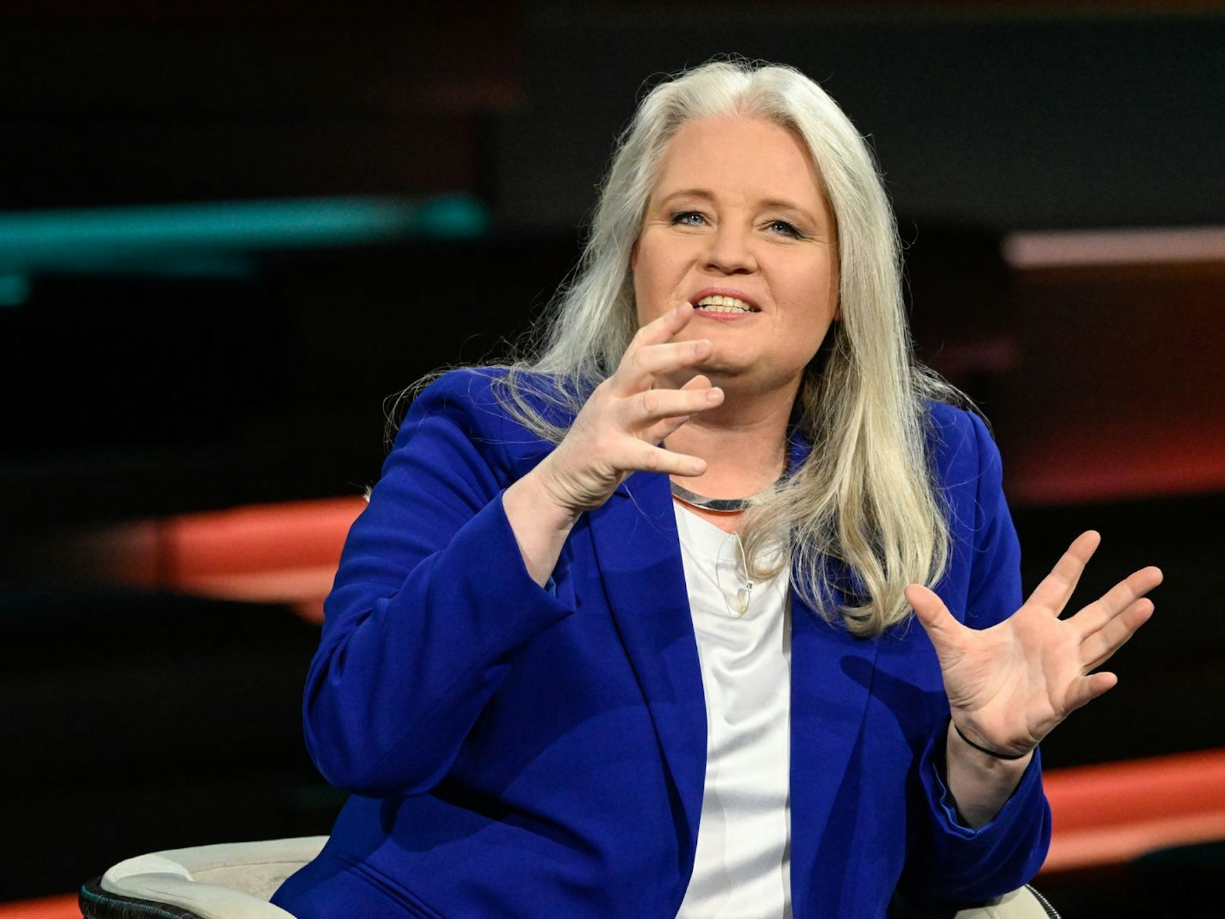 Informatikerin Katharina Zweig forderte am Dienstagabend: „Wir müssen wieder zu mehr Kontakt zwischen Menschen kommen.“ (Bild: ZDF / Markus Hertrich)