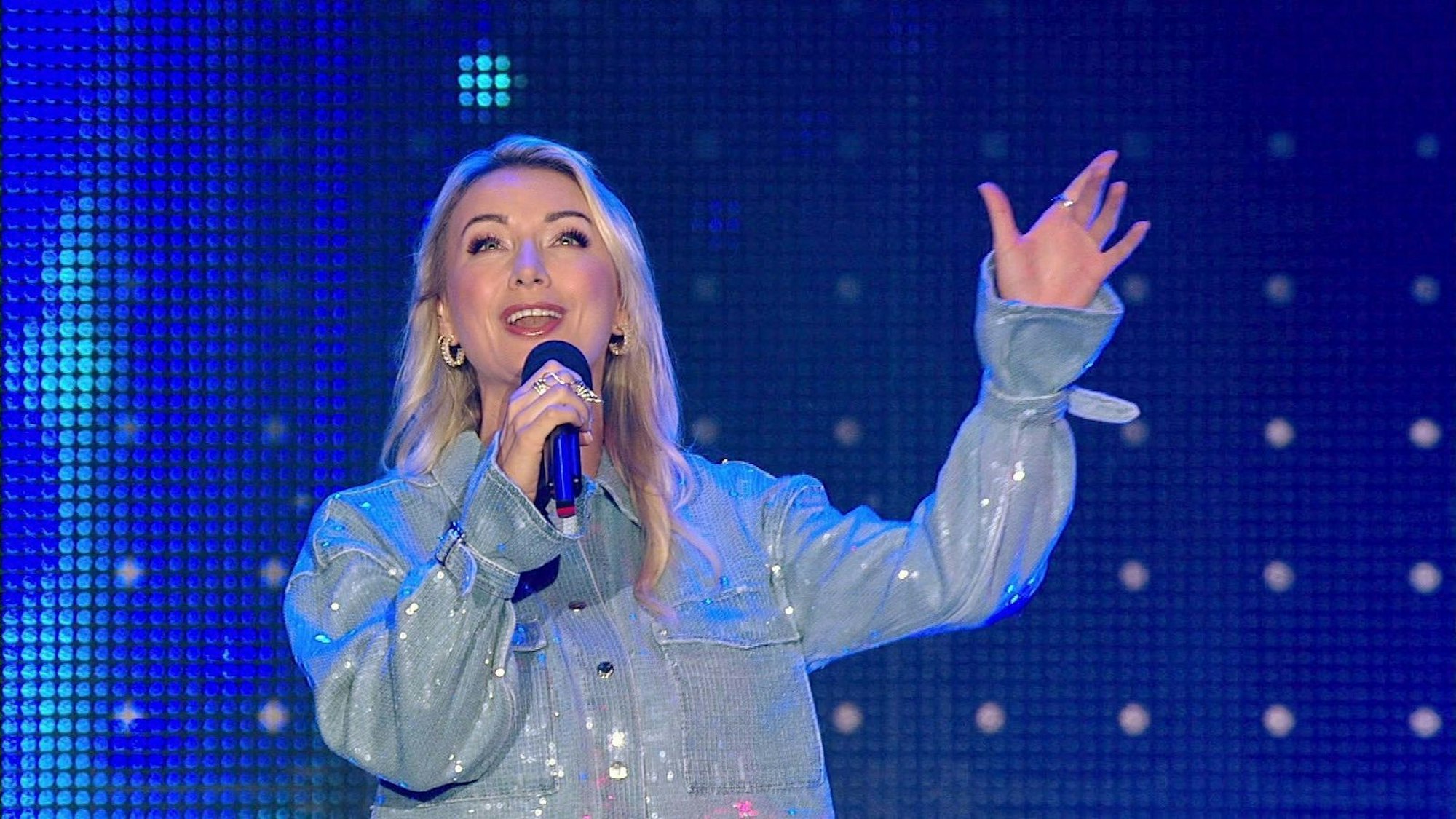 Anna-Carina Woitschack hat sich seit ihrer DSDS-Teilnahme einen Namen in der Schlagerbranche gemacht. (Bild: ZDF / ORF / Constanze Grießler)