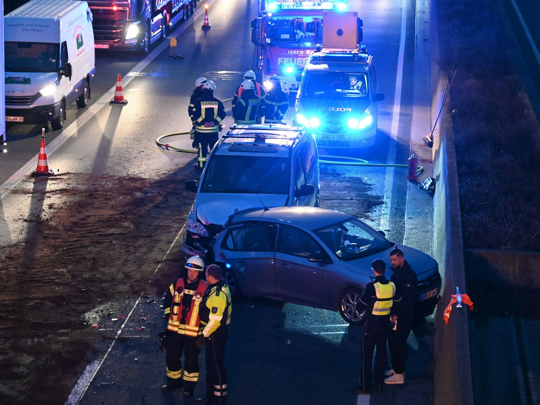 Auf der A61 in Richtung Koblenz zwischen Kerpen und Erftstadt sind mehrere Fahrzeuge aufeinander gefahren.
