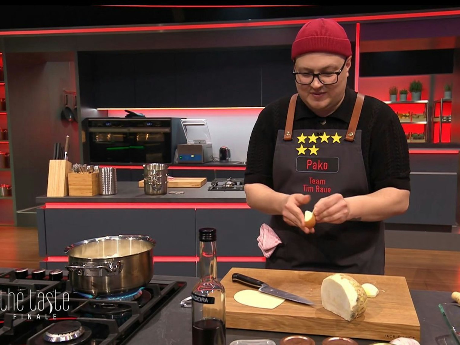 Mützenmann Pako hat immer ganz genaue Vorstellungen davon, was bei ihm ein Geschmackserlebnis ausmachen soll. (Bild: Joyn/Screenshot)