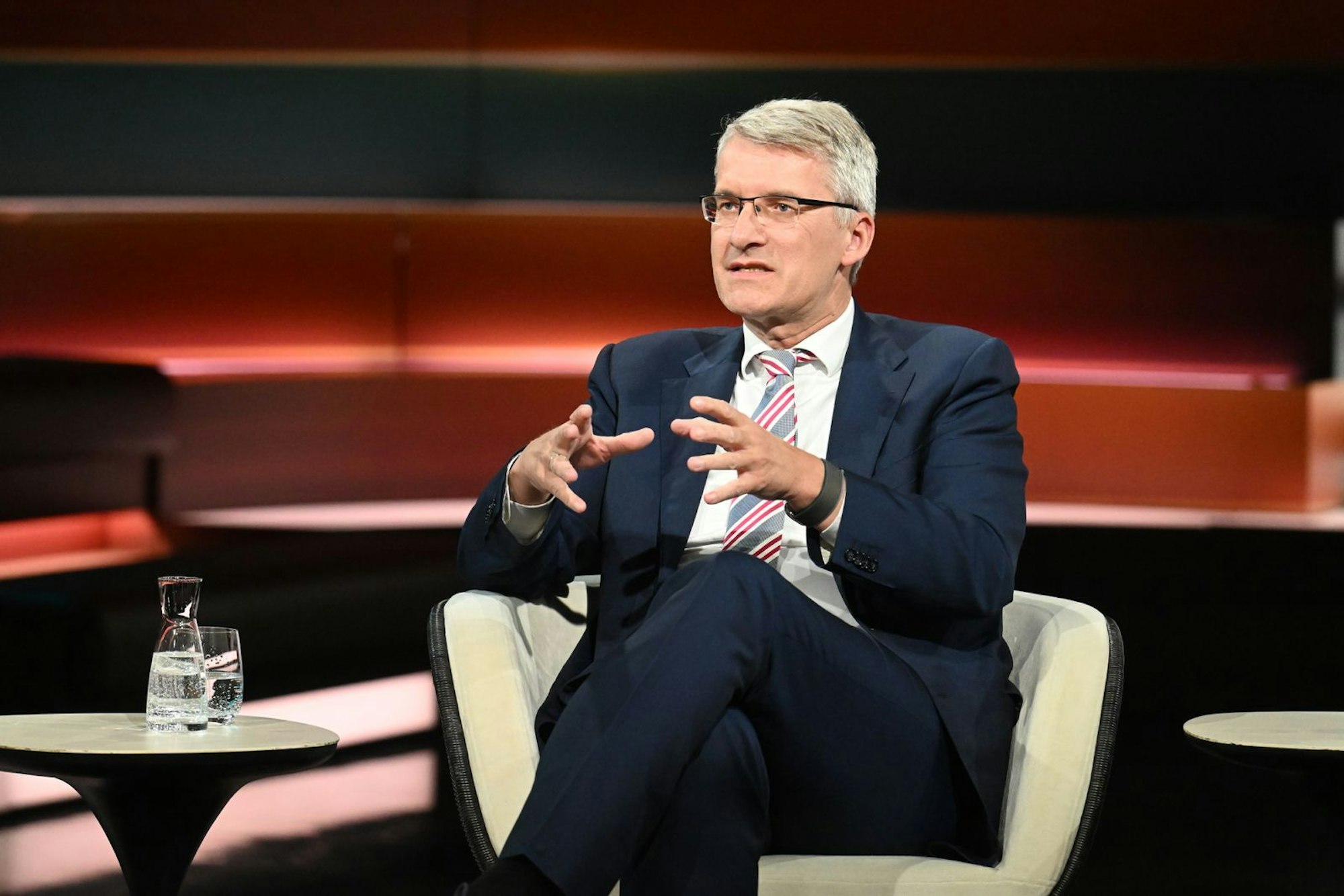 Elmar Theveßen war 2025 so oft wie kein anderer in deutschen Talkshows zu Gast - hier bei „Markus Lanz“ im ZDF. (Bild: ZDF / Cornelia Lehmann)