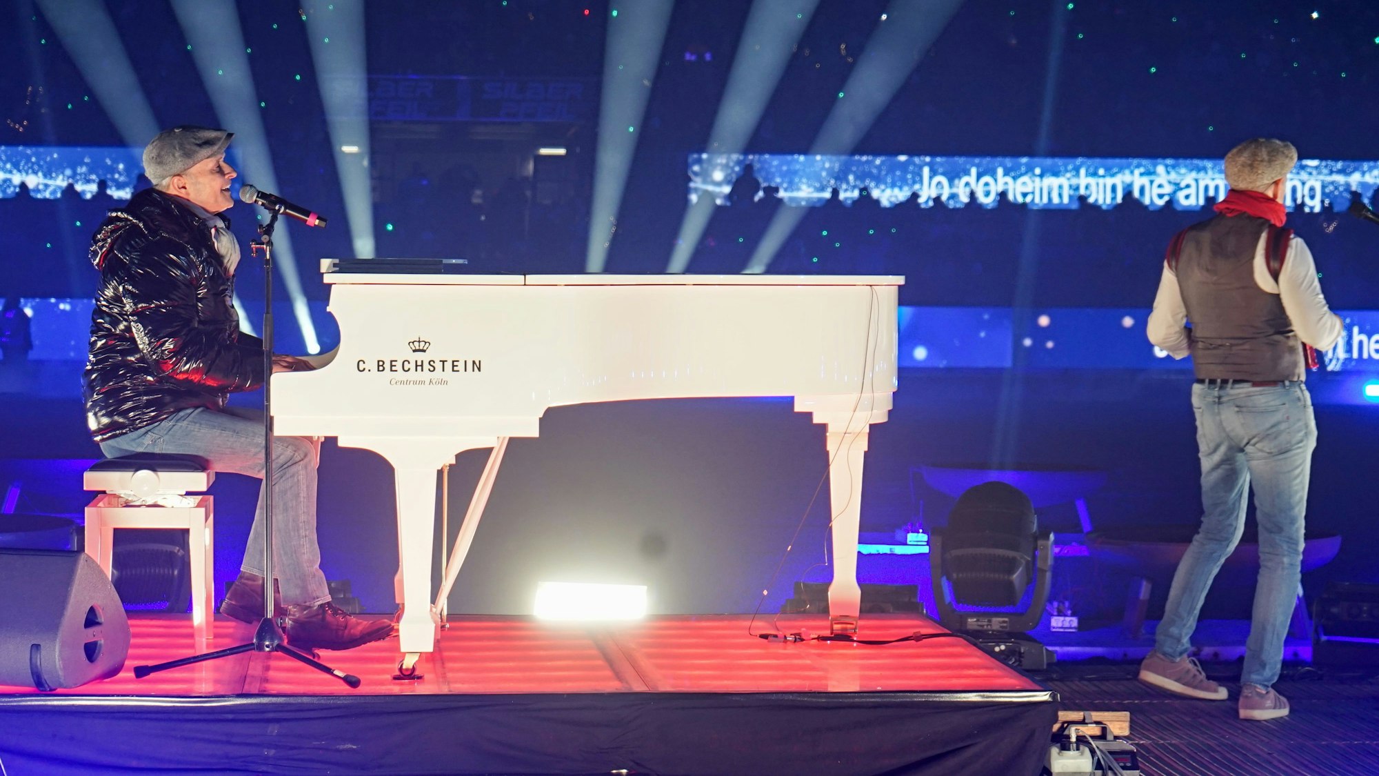 Die Klüngelköpp spielen im ausverkauften Rhein-Energie-Stadion.