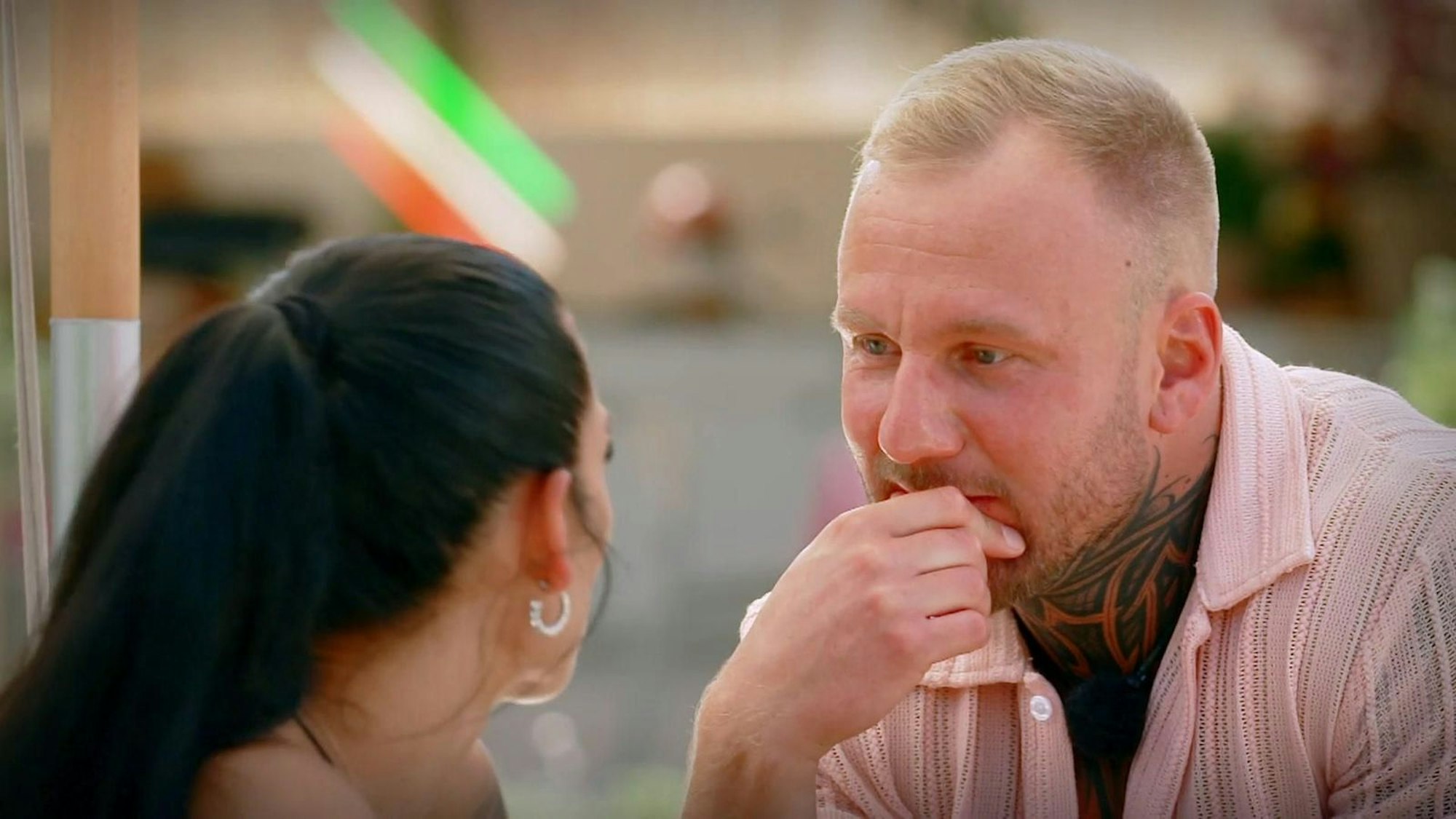 Elena fühlt sich zu Johannes hingezogen. (Bild: RTL)