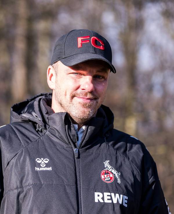 Lukas Kwasniok im FC-Training vor dem Union-Spiel.