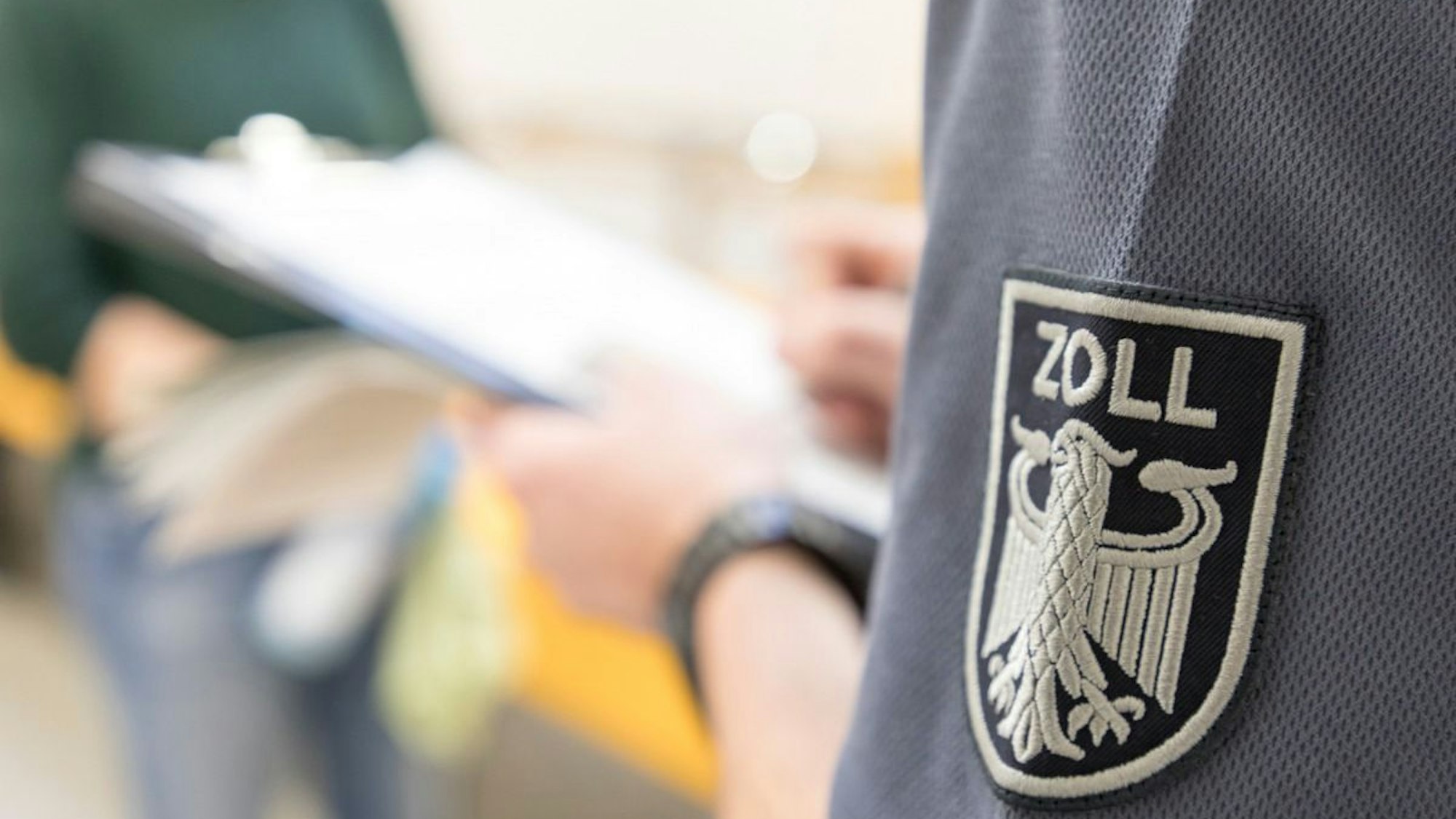 Zollkontrolle in Gastronomiebetrieben in Bergisch Gladbach.