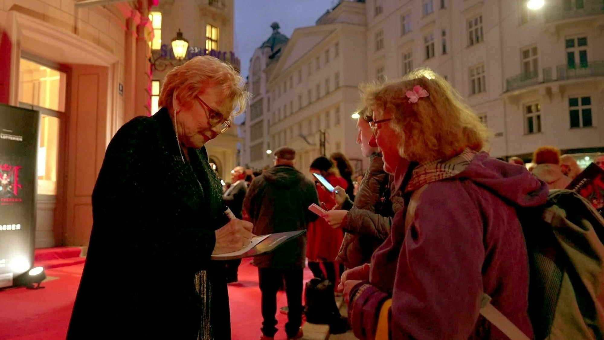 Auch heute, mit 77 Jahren, steht Peggy March noch auf der Bühne - und hat eine große Fangemeinde. (Bild: ZDF / ORF / Constanze Grießler)