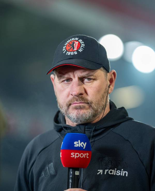Steffen Baumgart spricht vor einem Spiel von Union Berlin im TV-Interview.