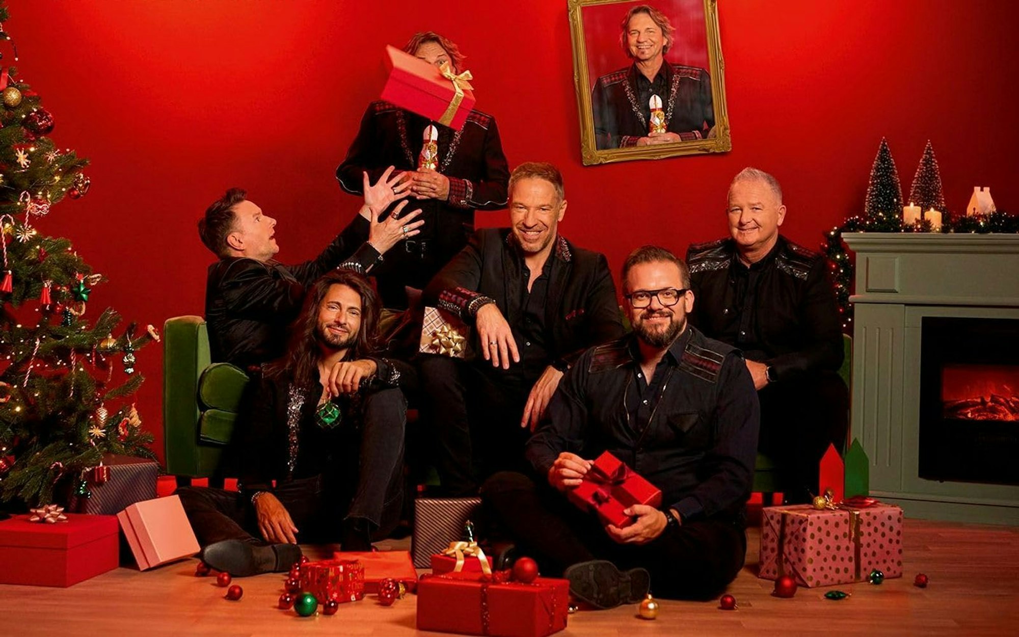 Die Kölner Kultband Höhner zeigt mit ihrem neuen Weihnachtsalbum „Janz vill Lametta“, dass auch ein Jeck versteht, wie man Weihnachten feiert und welche Musik dabei nicht fehlen darf. (Bild: Edel Music & Entertainment GmbH)