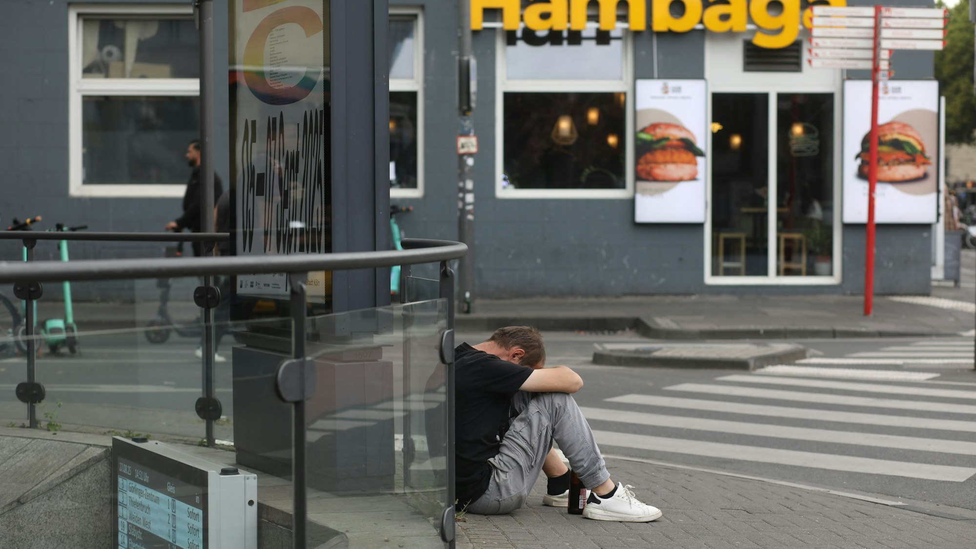 Zahlreiche Drogenabhängige prägen das Bild rund um den Kölner Neumarkt.