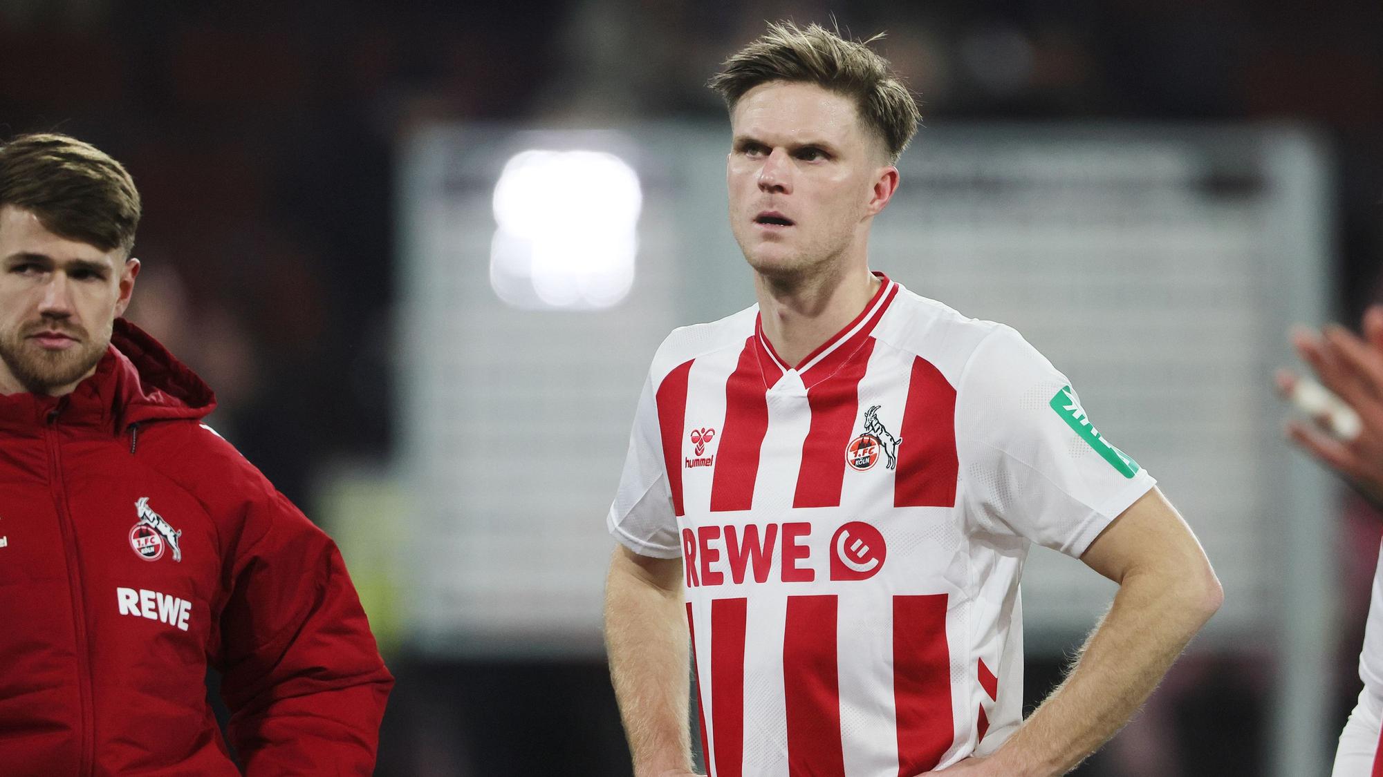 Marius Bülter stemmt die Hände in die Hüften.