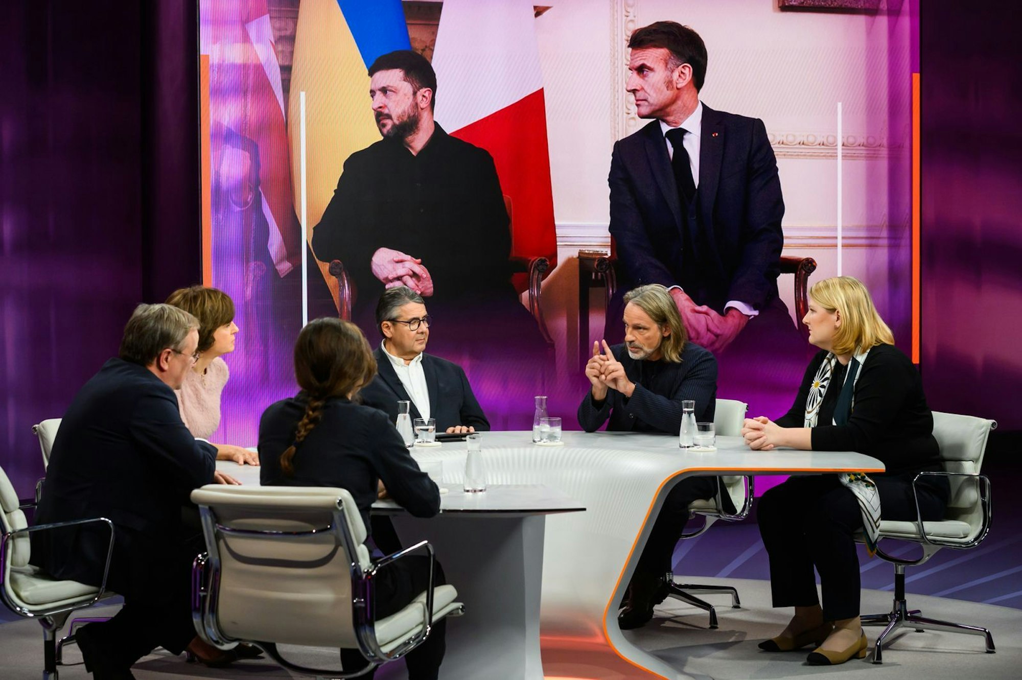 „Wenn das heute scheitert, ja, dann braucht Putin gar nichts mehr machen“, warnte Armin Laschet noch - doch die Staats- und Regierungschefs der EU einigten sich auf weitere Finanzhilfen in Milliardenhöhe. (Bild: ZDF/Jule Roehr )