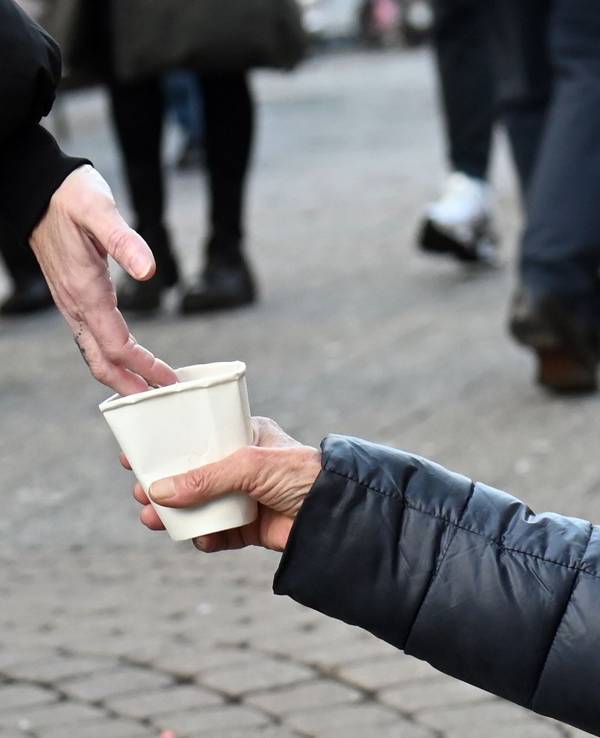 Das stille Betteln steht nicht im Fokus des Dortmunder Verbots. (Archivfoto)