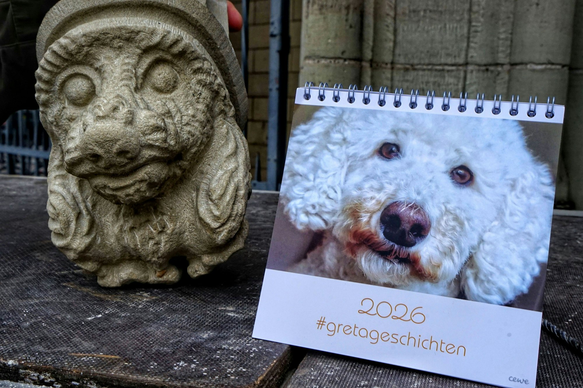 Der Kopf eines besonderen Pudels ziert die Kirche St. Agnes in Köln. Der Pastoralreferent erklärt, wie es dazu kam.