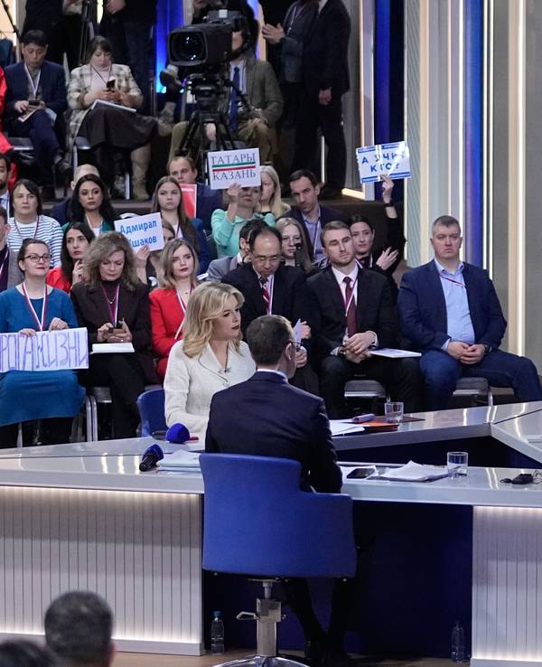 Bei der jährlichen Pressekonferenz und Bürgerfragestunde am Gostinny Dvor mit Wladimir Putin kam es zu einem kuriosen Zwischenfall.