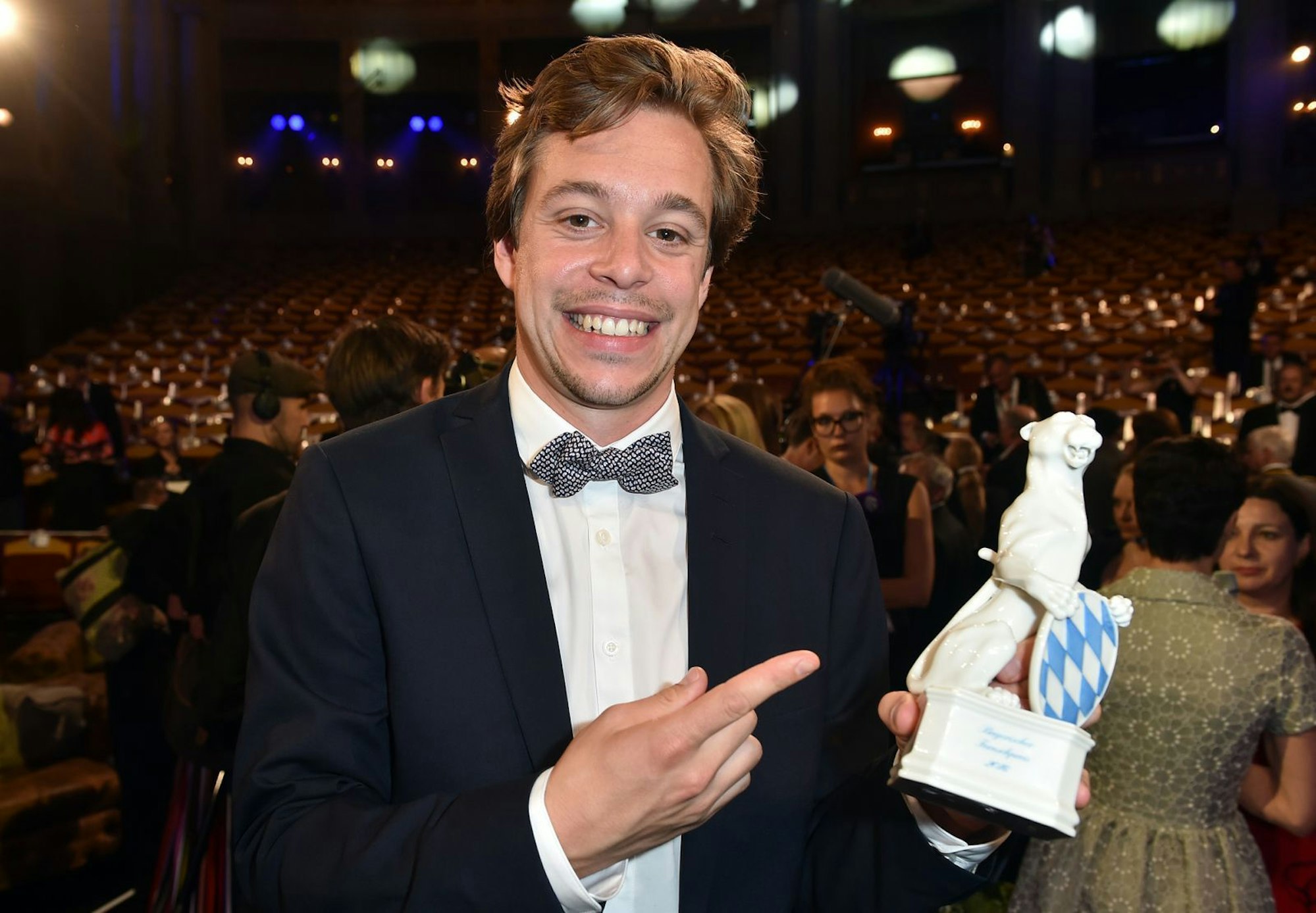 Für die Spezialfolge „Checker Tobi EXTRA - Warum so viele Menschen fliehen“ erhielt Tobias Krell 2016 den Bayerischen Fernsehpreis. (Bild: 2016 Getty Images/Hannes Magerstaedt)