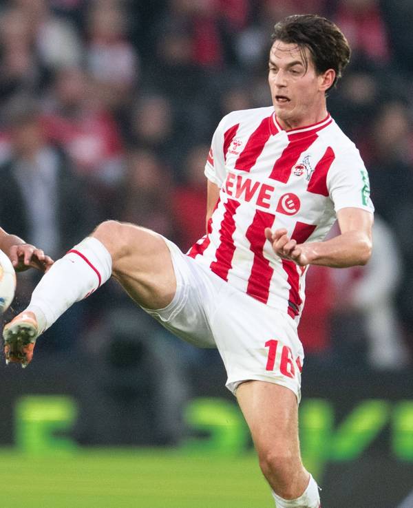Jakub Kamiński im Duell mit Danilho Doekhi.