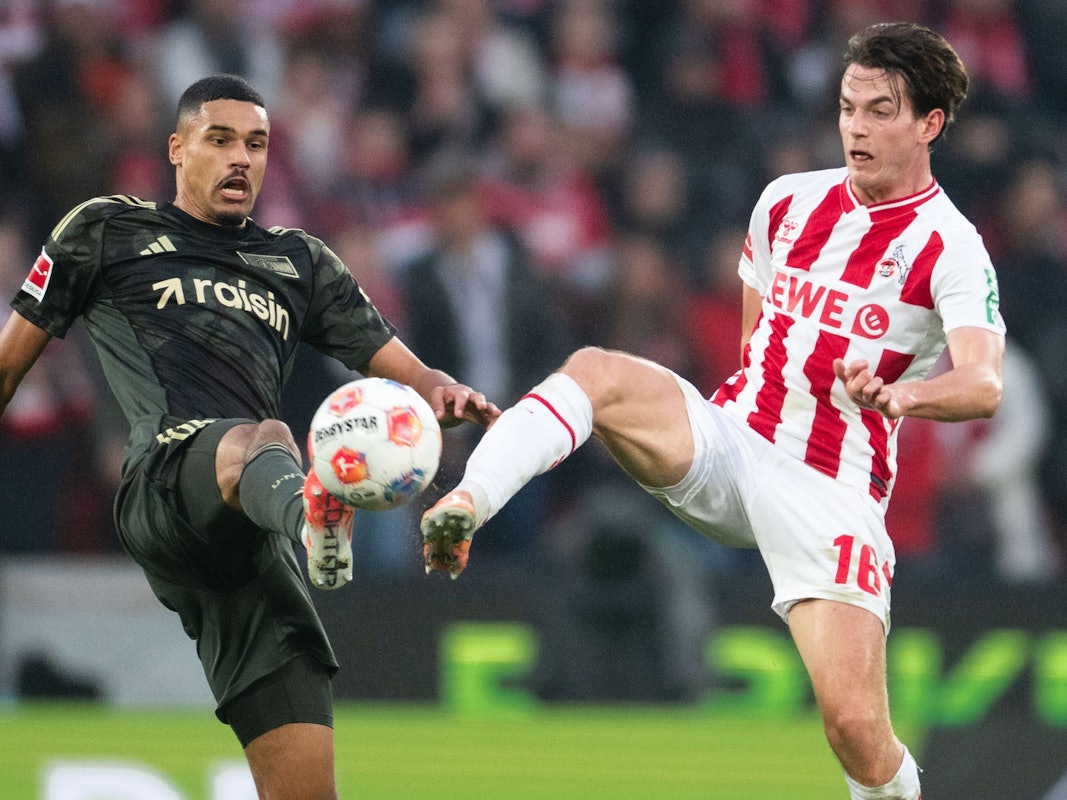 Jakub Kamiński im Duell mit Danilho Doekhi.