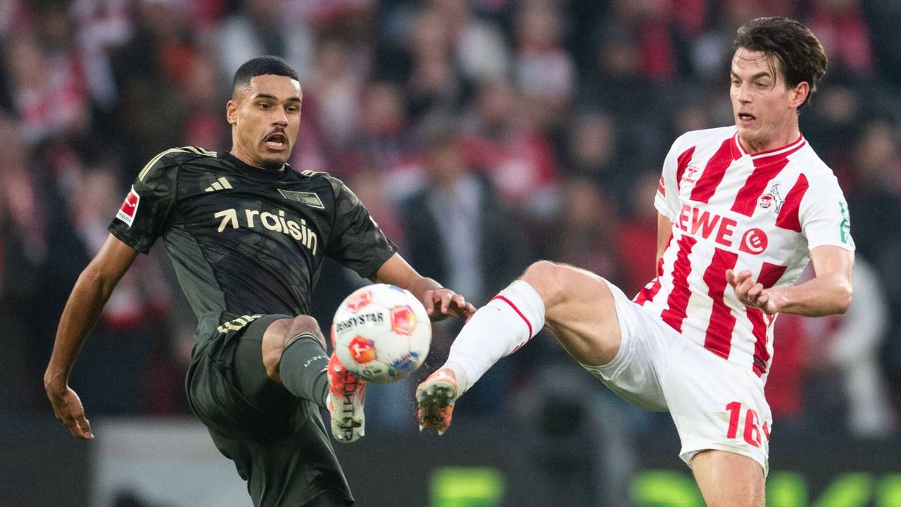Jakub Kamiński im Duell mit Danilho Doekhi.