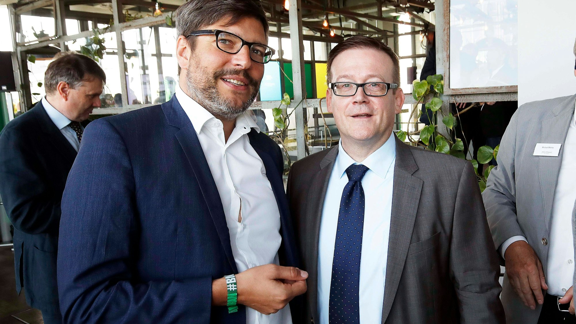 Senator Dirk Behrendt & Opferbeauftragter Roland Weber lächeln