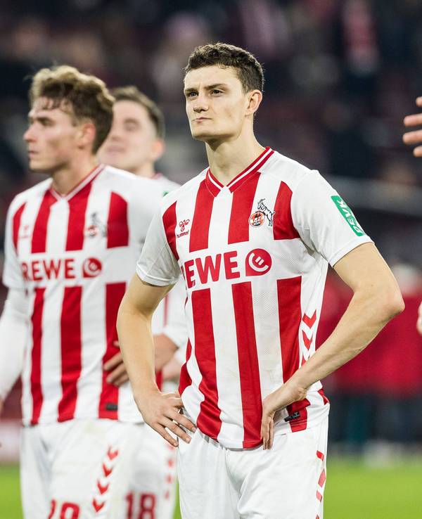 Eric Martel und Sebastian Sebulonsen stehen enttäuscht vor der Kurve.