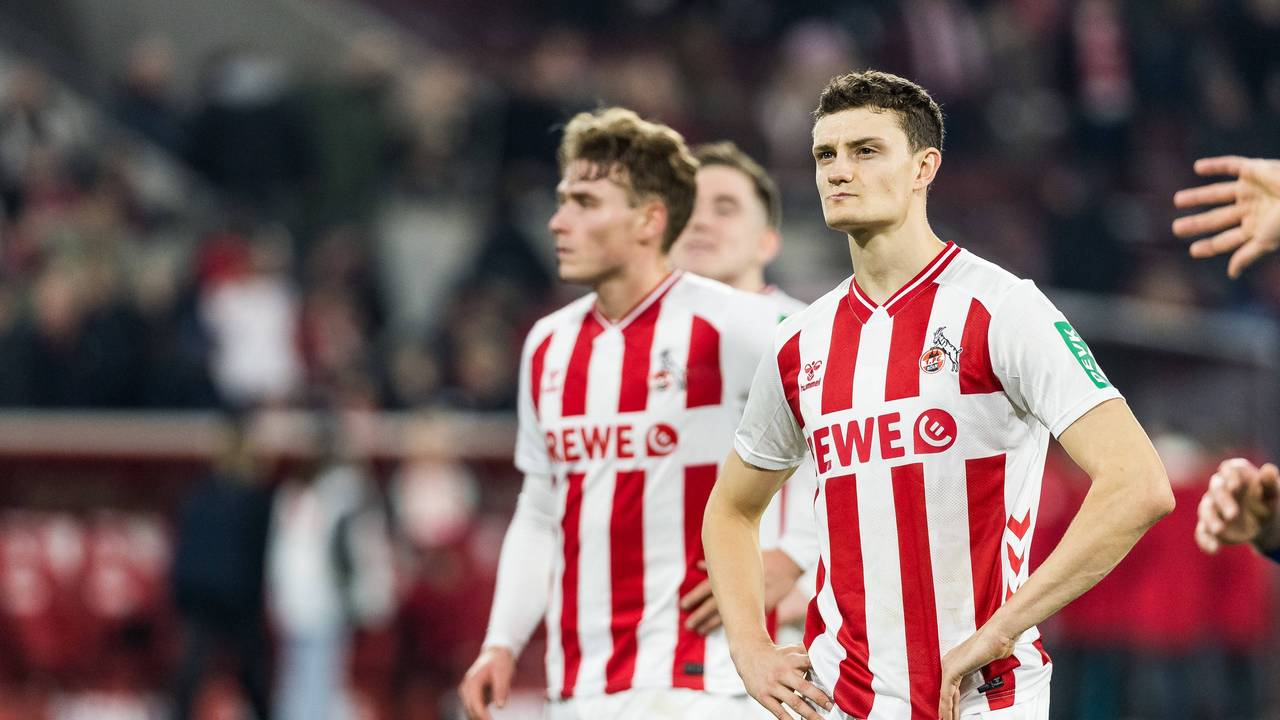 Eric Martel und Sebastian Sebulonsen stehen enttäuscht vor der Kurve.