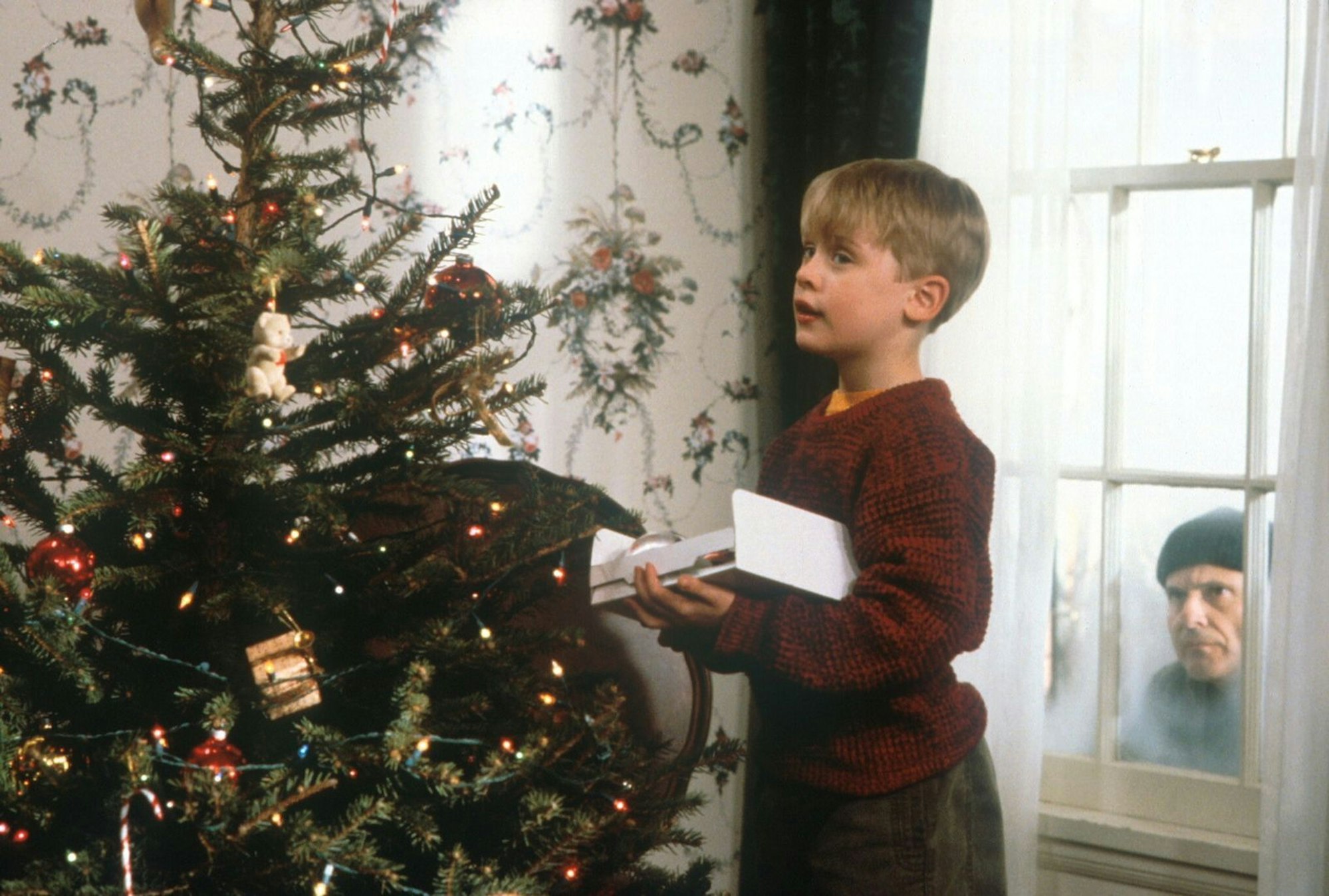 In „Kevin - Allein zu Haus“ muss sich Kevin gegen fiese Einbrecher wehren. (Bild: 1990 Twentieth Century Fox Film Corporation)